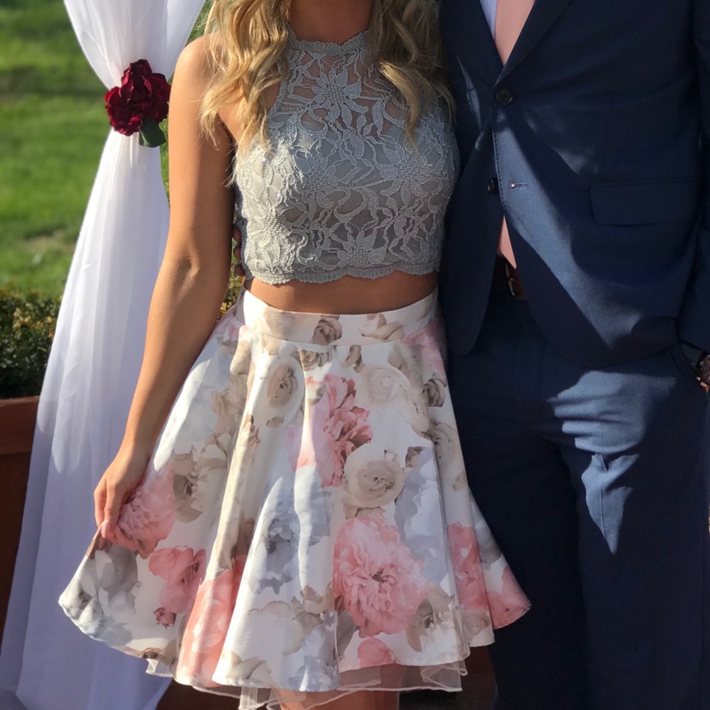 2-Piece Floral crop